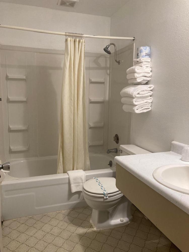 Efficiency Room with One King Bed and One Queen Bed, Non-Smoking interior